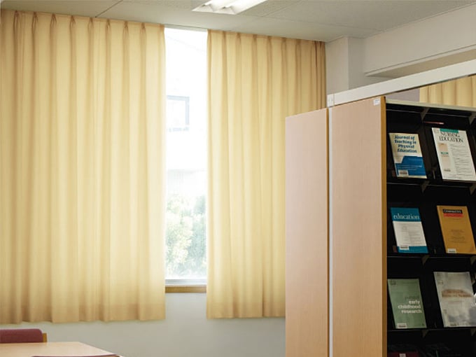 腰掛高カーテン